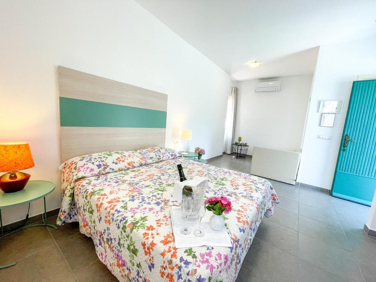 Il Capanno Hotel ปิเอตราลิกูเร ภายนอก รูปภาพ